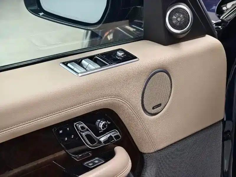 Range Rover 2022 3.0 L6 400PS Legendary Extended Classic Edition — миниатюра 12