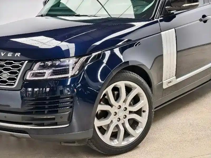 Range Rover 2022 3.0 L6 400PS Legendary Extended Classic Edition — миниатюра 4