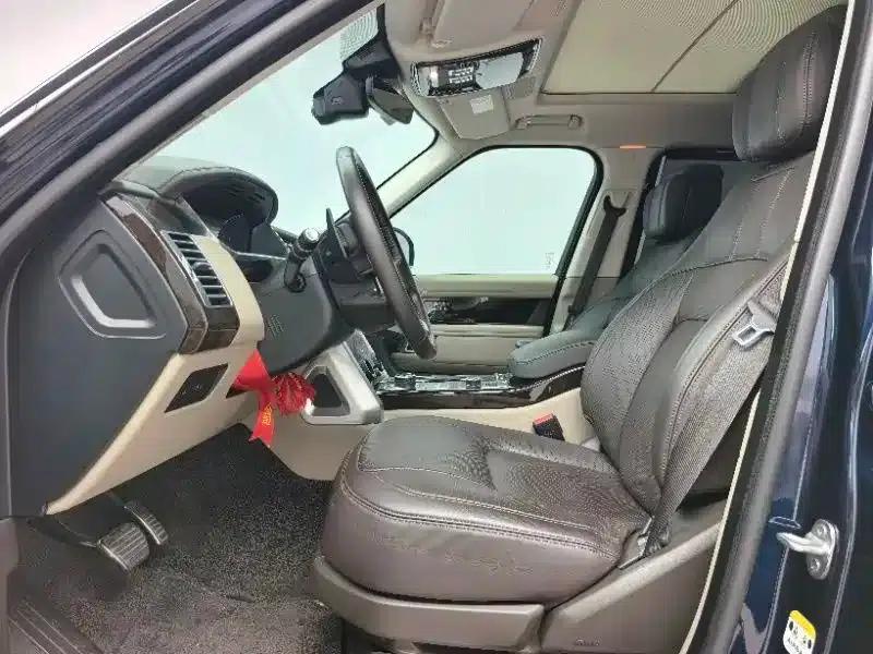 Range Rover 2022 3.0 L6 400PS Legendary Extended Classic Edition — миниатюра 6