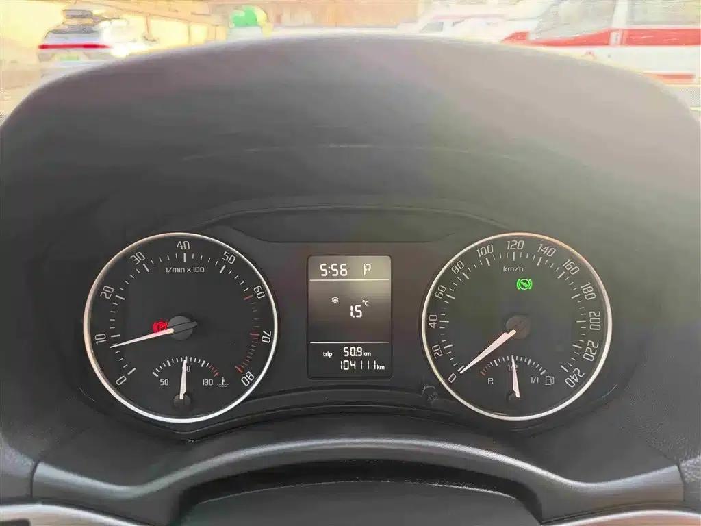 Octavia 2013 1.6L Automatic Elegance Edition — миниатюра 4