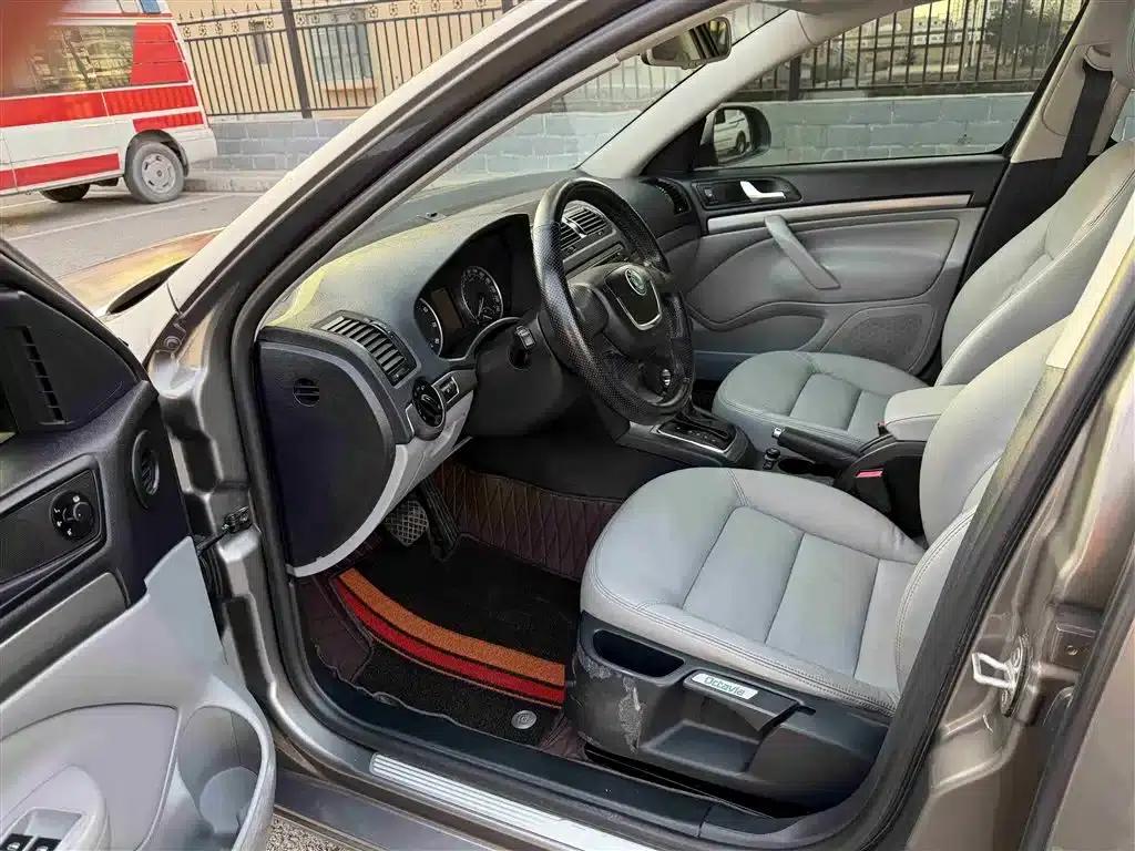 Octavia 2013 1.6L Automatic Elegance Edition — миниатюра 5
