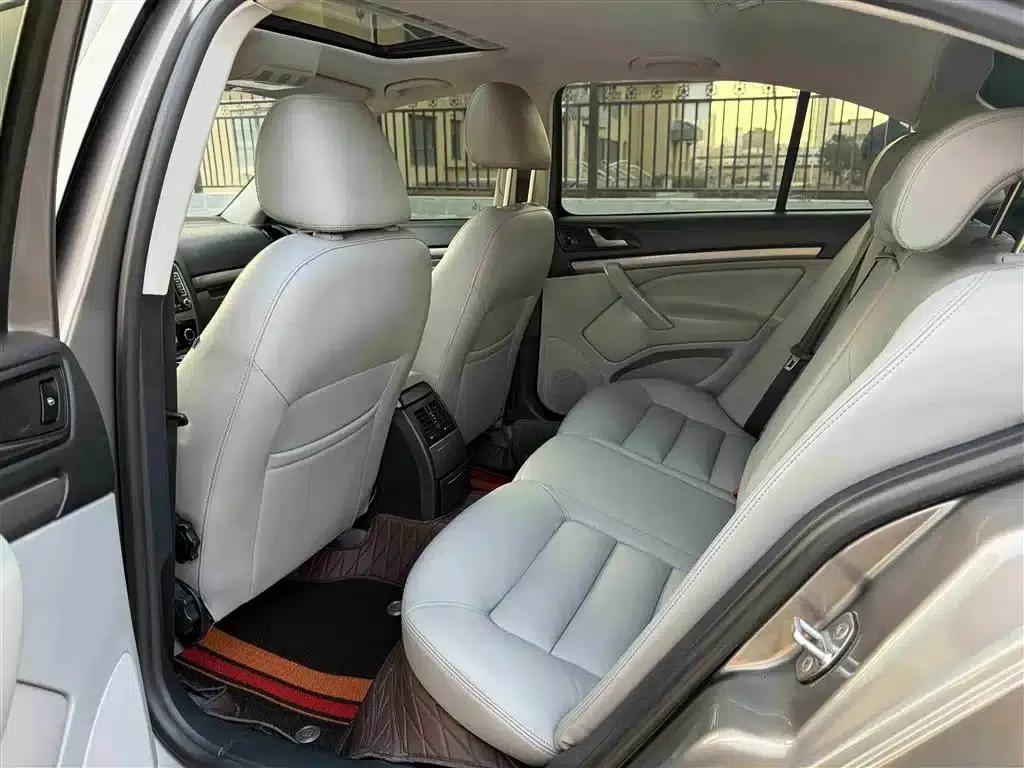 Octavia 2013 1.6L Automatic Elegance Edition — миниатюра 8