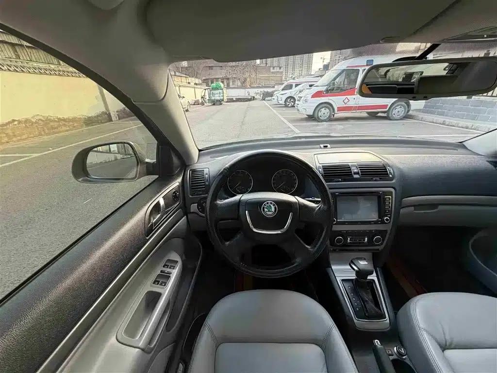 Octavia 2013 1.6L Automatic Elegance Edition — миниатюра 9