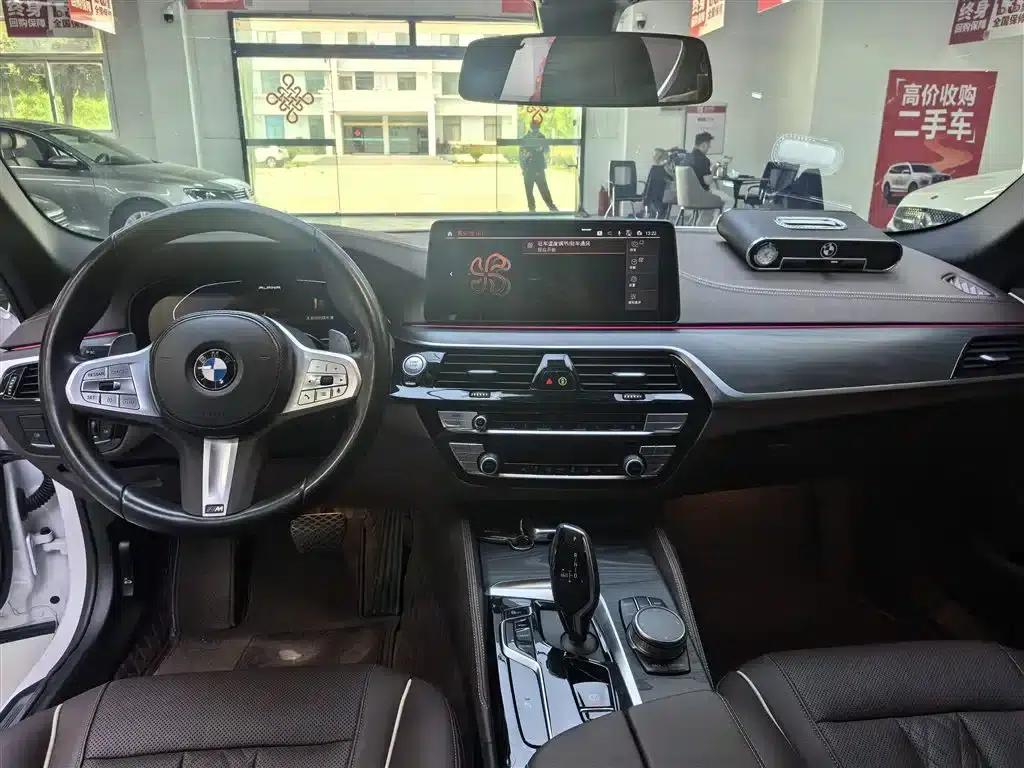 2023 BMW 5 Series 530Li Leading Edition M Sport Package — миниатюра 6
