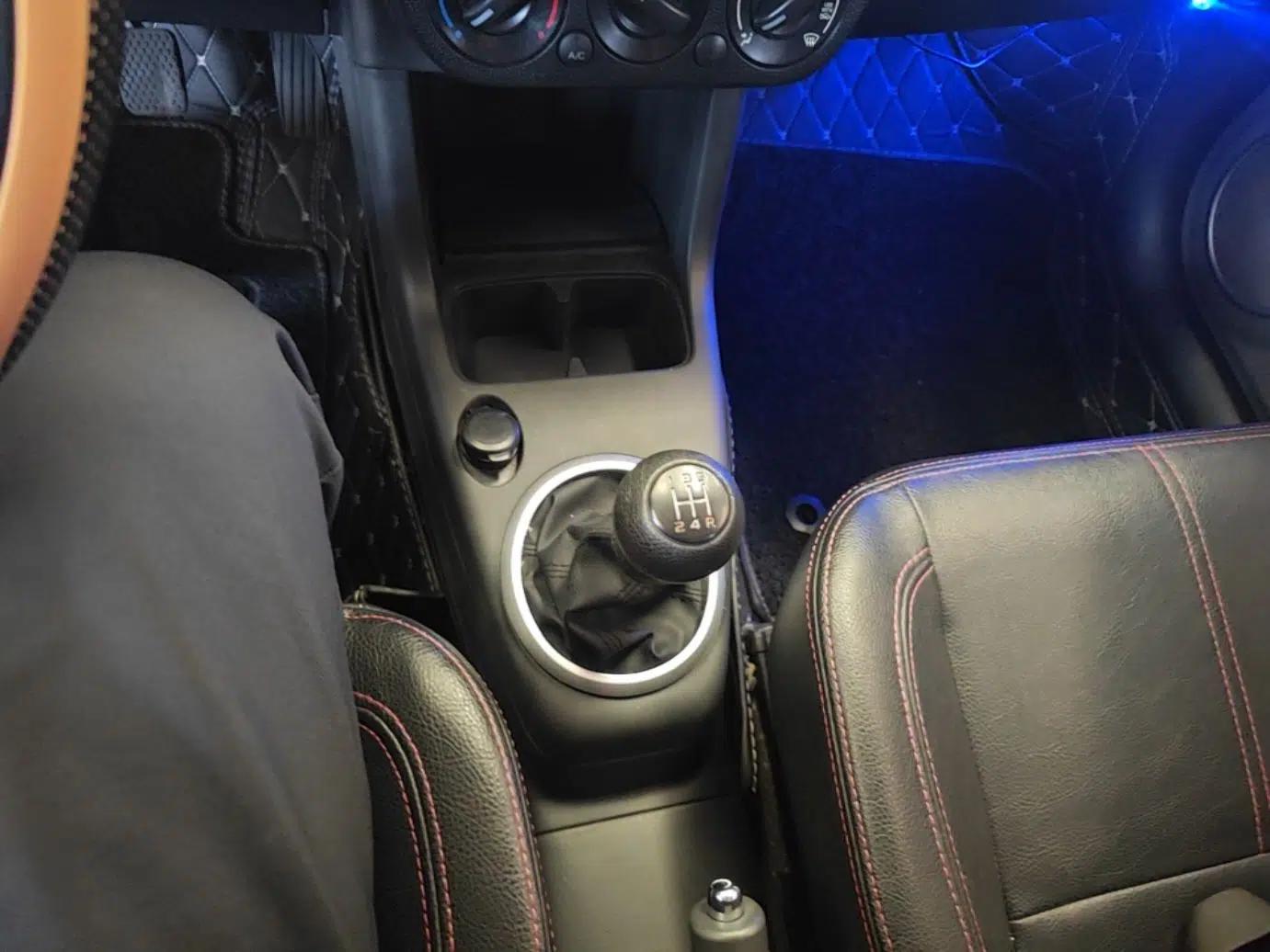Suzuki Swift 2013 1.5L Manual 20th Anniversary Limited Edition — миниатюра 17