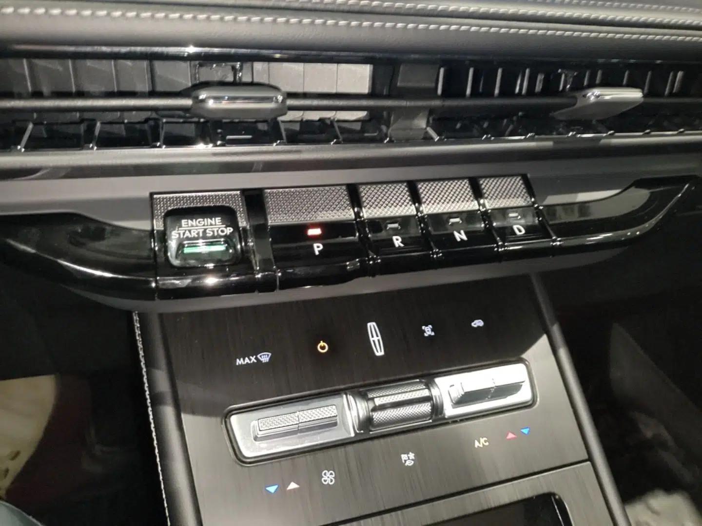 Lincoln Corsair 2024 1.5T Two-Wheel Drive Deluxe Hybrid Version — миниатюра 17