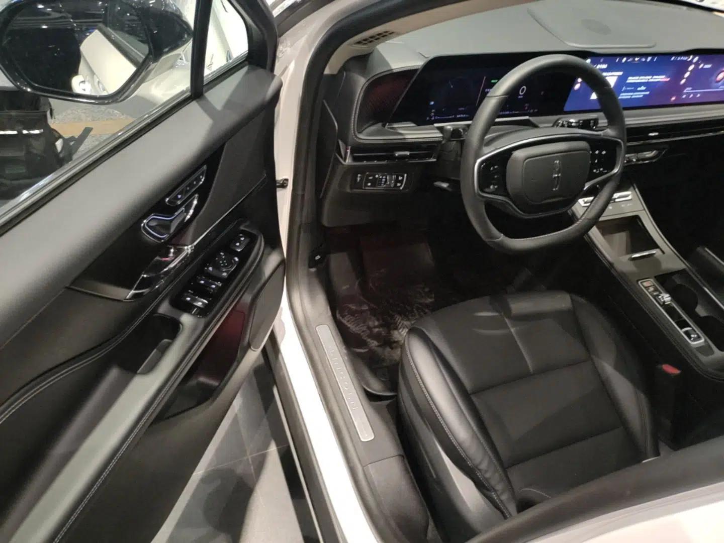 Lincoln Corsair 2024 1.5T Two-Wheel Drive Deluxe Hybrid Version — миниатюра 19