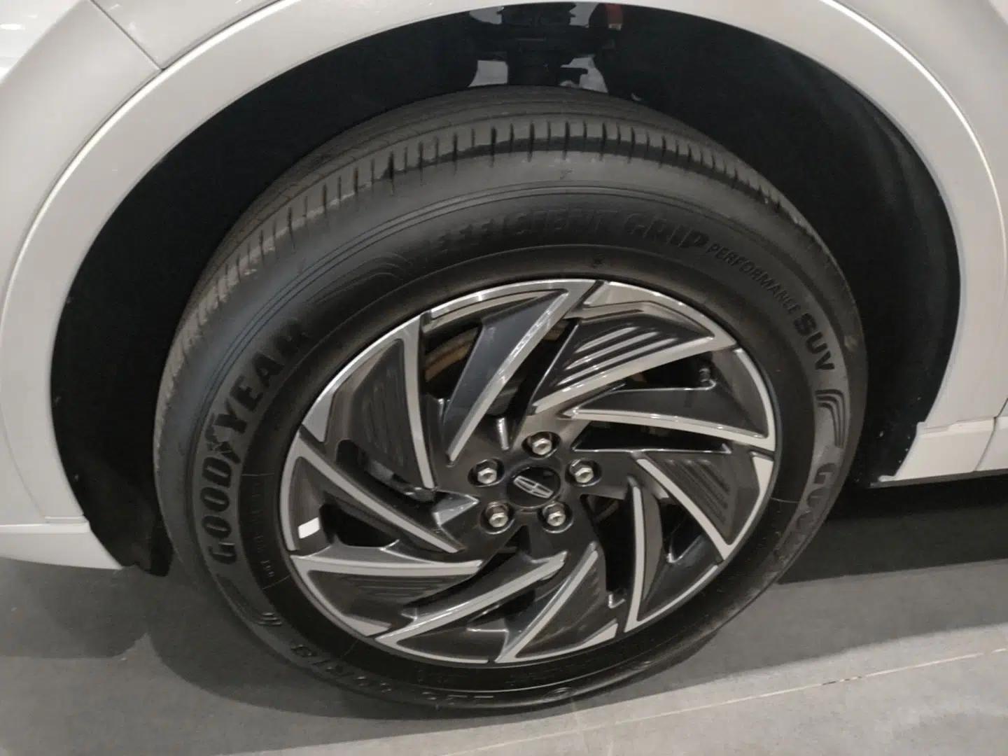 Lincoln Corsair 2024 1.5T Two-Wheel Drive Deluxe Hybrid Version — миниатюра 8