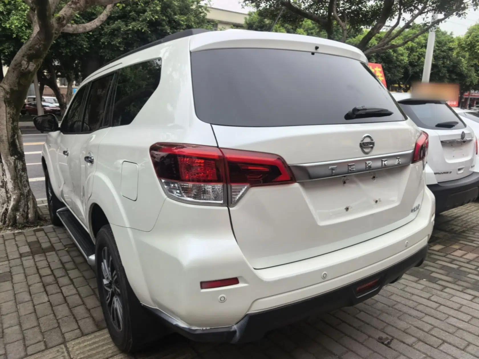 Nissan Terra 2020 2.5L XL Upper Automatic Two-Wheel Drive Luxury Edition — миниатюра 4