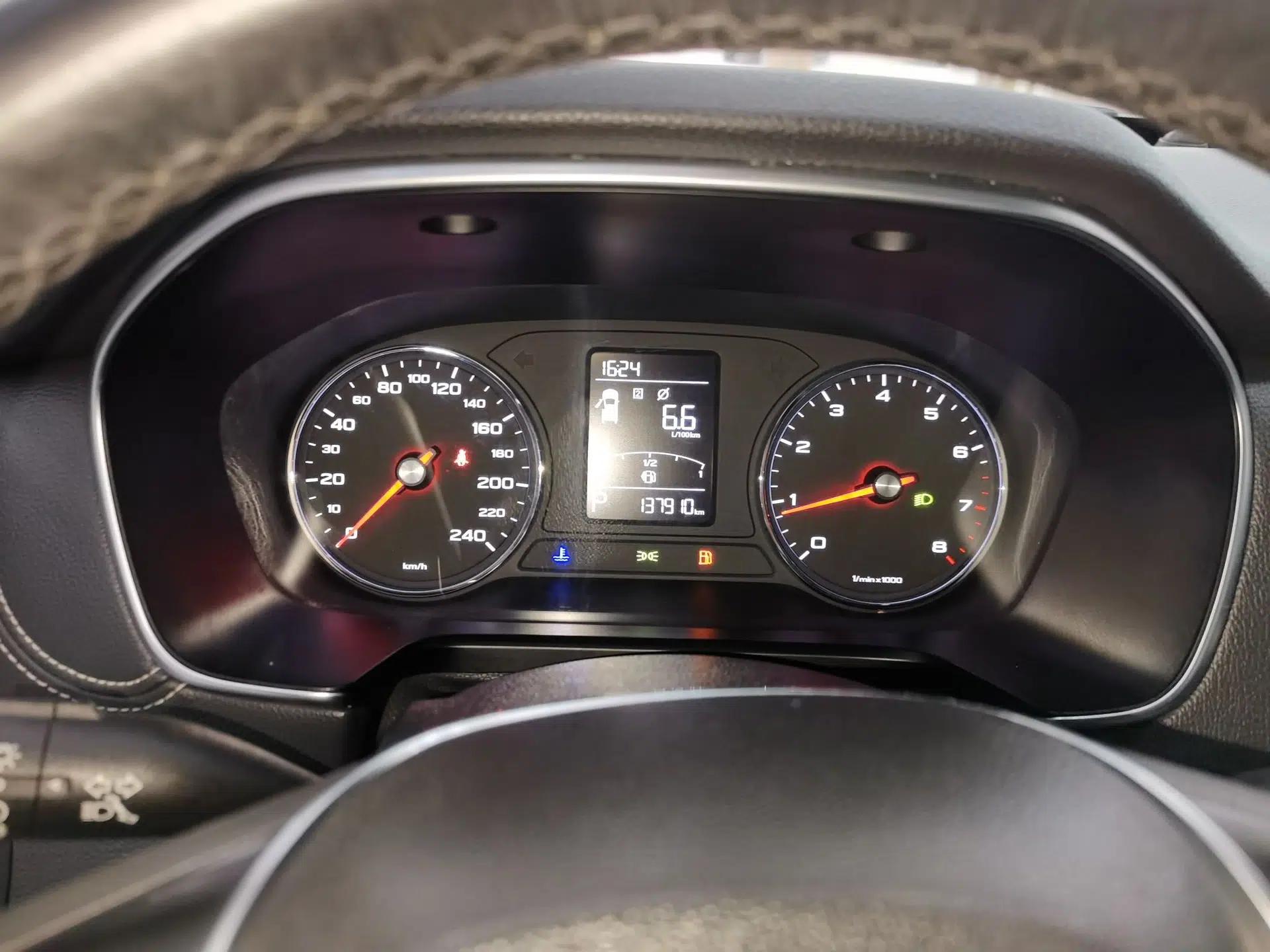 Roewe RX5 2018 20T Two-Wheel Drive Automatic Flagship Edition — миниатюра 14