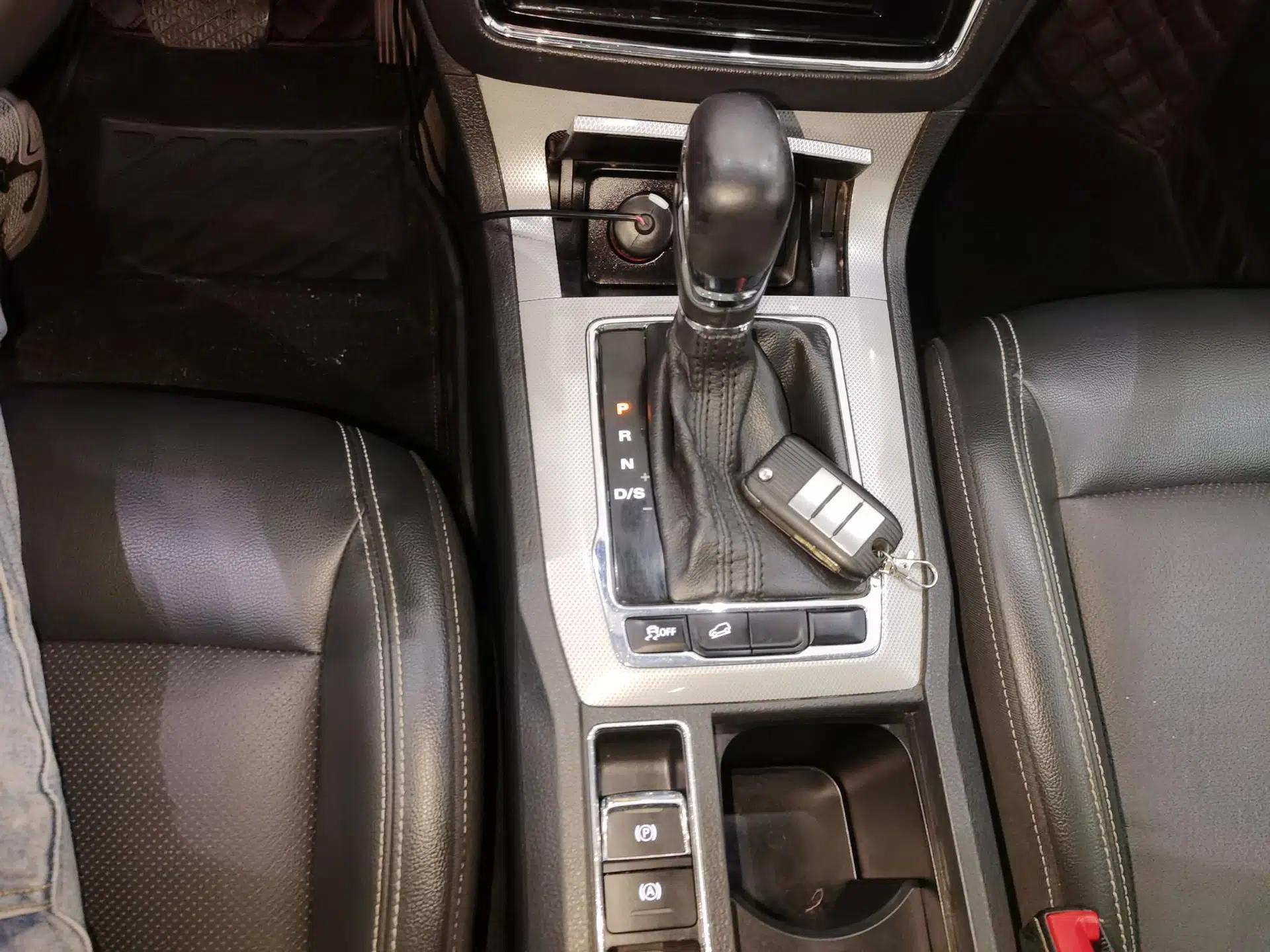 Roewe RX5 2018 20T Two-Wheel Drive Automatic Flagship Edition — миниатюра 16