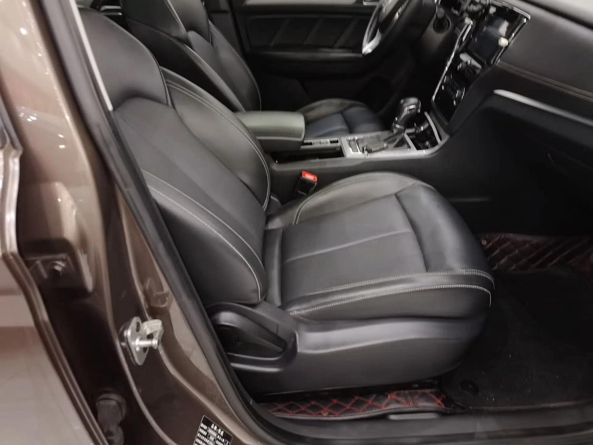 Roewe RX5 2018 20T Two-Wheel Drive Automatic Flagship Edition — миниатюра 23