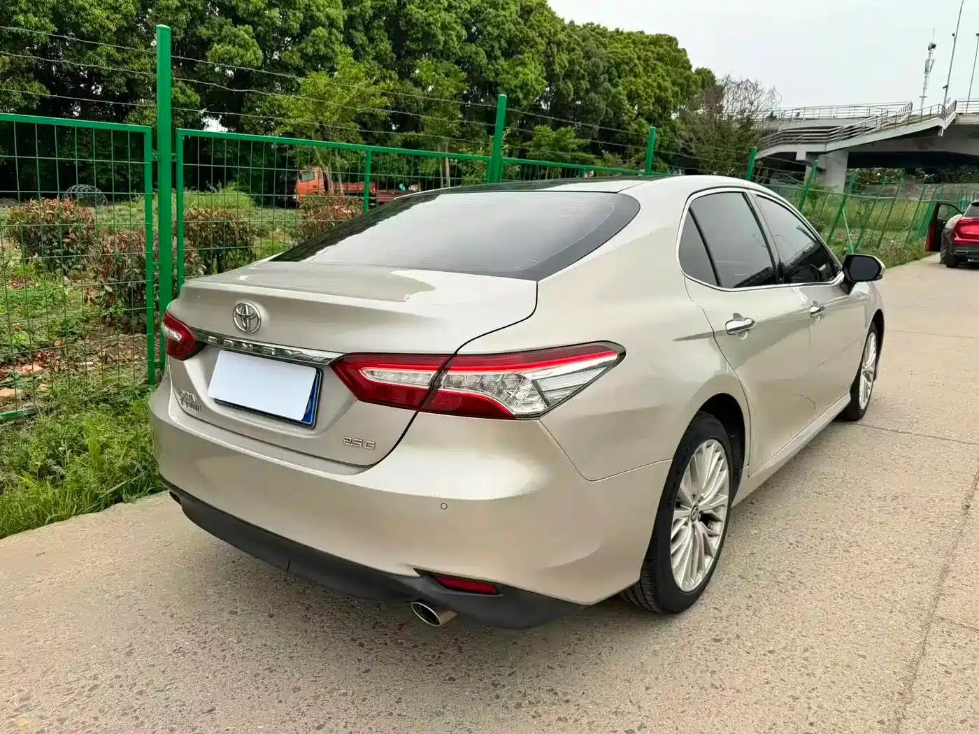 2018 Camry 2.5G Luxury Edition — миниатюра 18