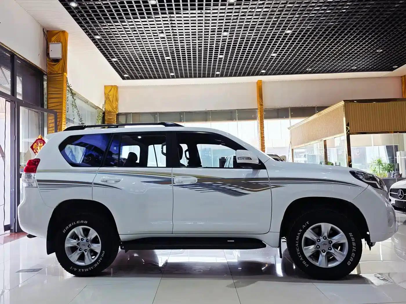 2010 Prado Imported Model 2.7L Automatic Luxury Edition — миниатюра 4