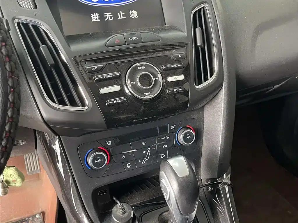 Ford Focus 2017 Hatchback 1.6L Automatic Fashion Smart Edition — миниатюра 11