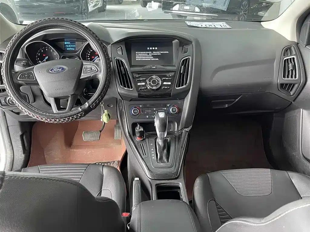 Ford Focus 2017 Hatchback 1.6L Automatic Fashion Smart Edition — миниатюра 13