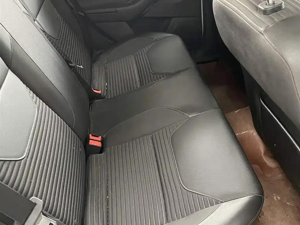 Ford Focus 2017 Hatchback 1.6L Automatic Fashion Smart Edition — миниатюра 9