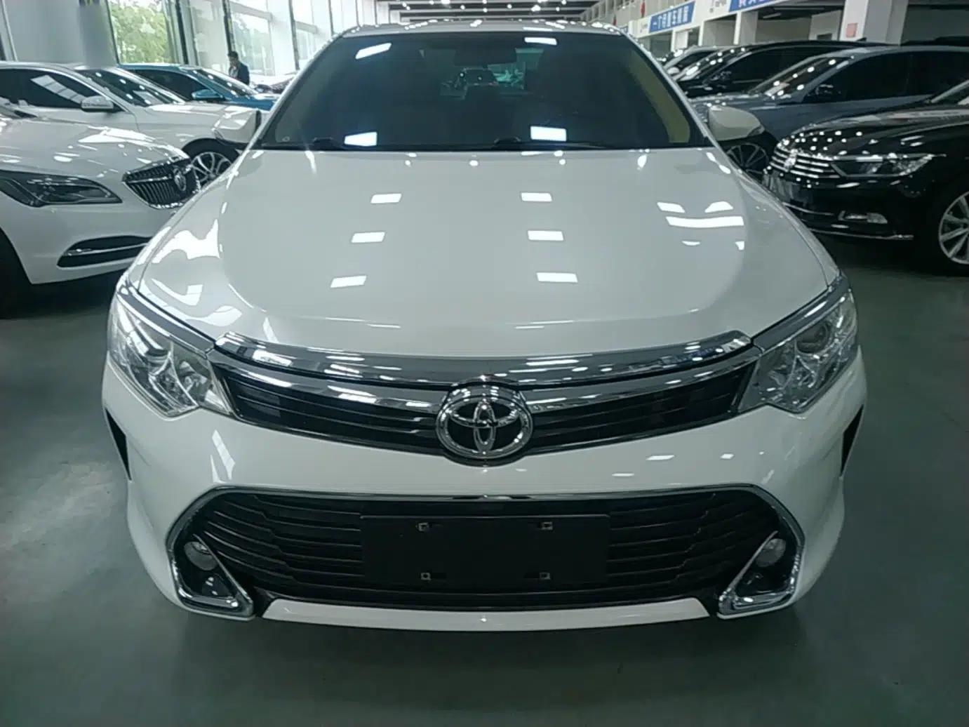 Toyota Camry 2016 2.0G 10th Anniversary Leading Edition — миниатюра 2