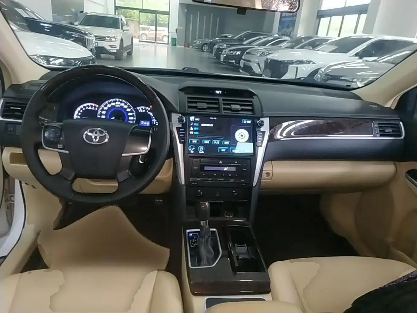 Toyota Camry 2016 2.0G 10th Anniversary Leading Edition — миниатюра 12