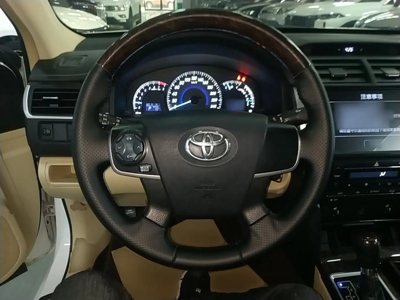 Toyota Camry 2016 2.0G 10th Anniversary Leading Edition — миниатюра 13