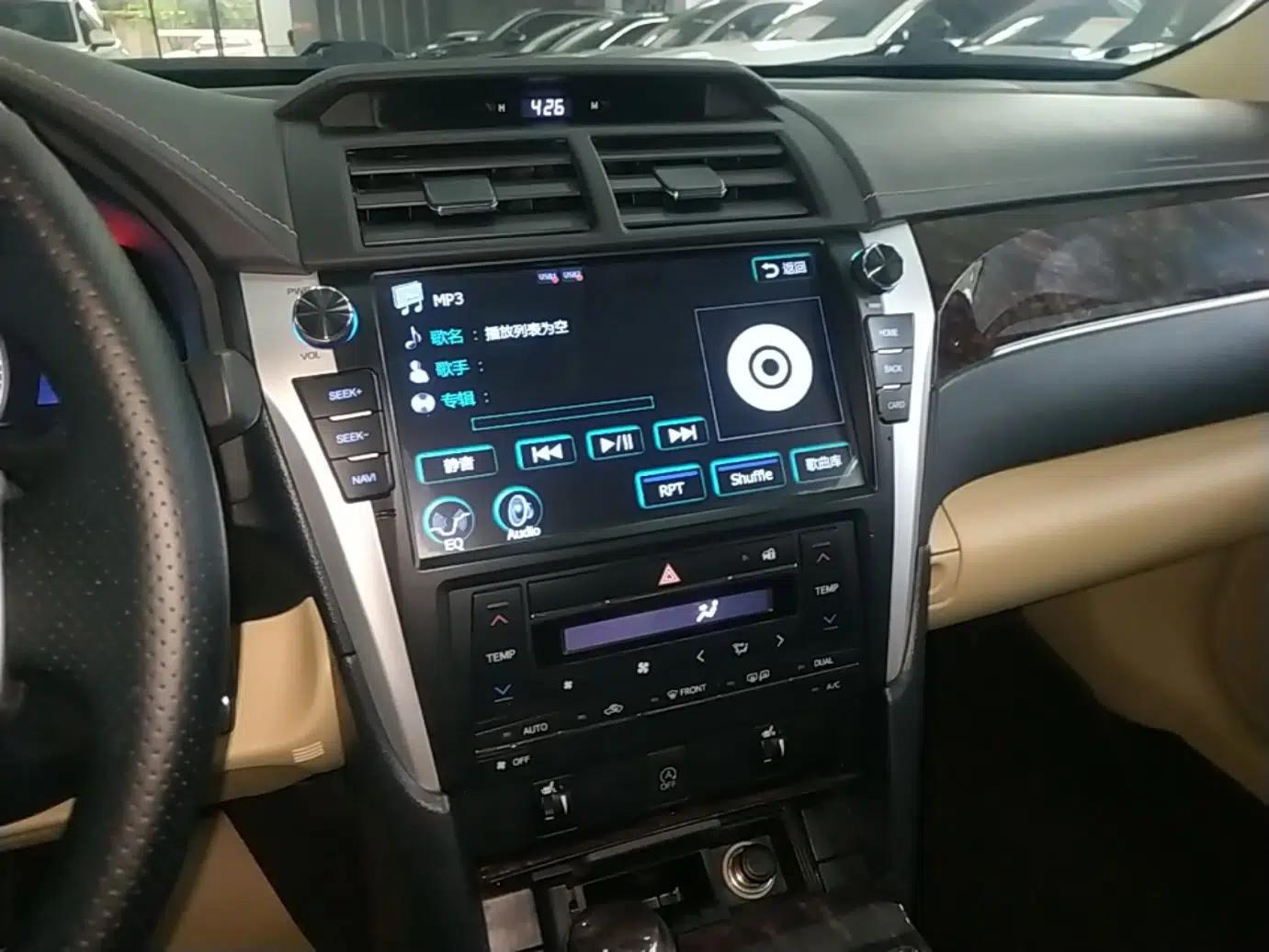 Toyota Camry 2016 2.0G 10th Anniversary Leading Edition — миниатюра 15