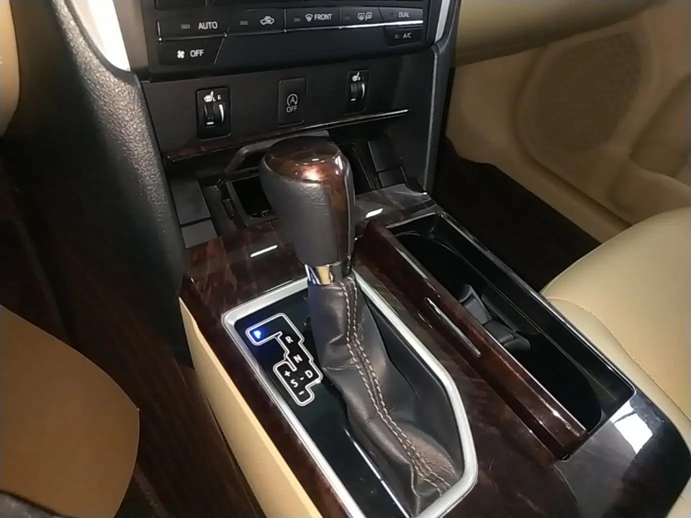 Toyota Camry 2016 2.0G 10th Anniversary Leading Edition — миниатюра 16