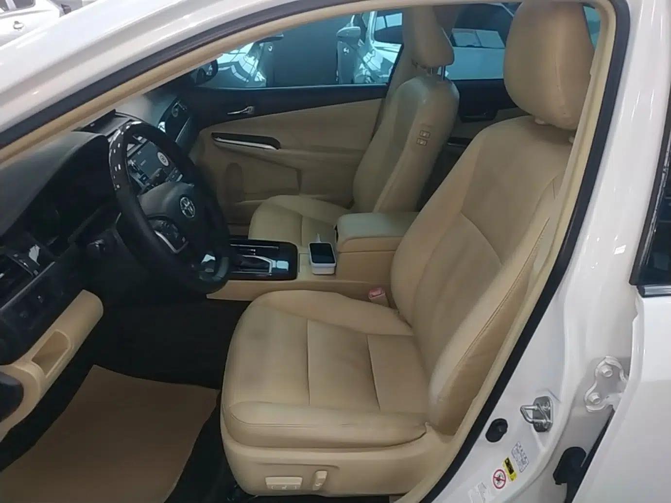 Toyota Camry 2016 2.0G 10th Anniversary Leading Edition — миниатюра 17
