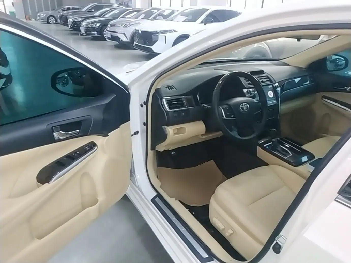 Toyota Camry 2016 2.0G 10th Anniversary Leading Edition — миниатюра 18
