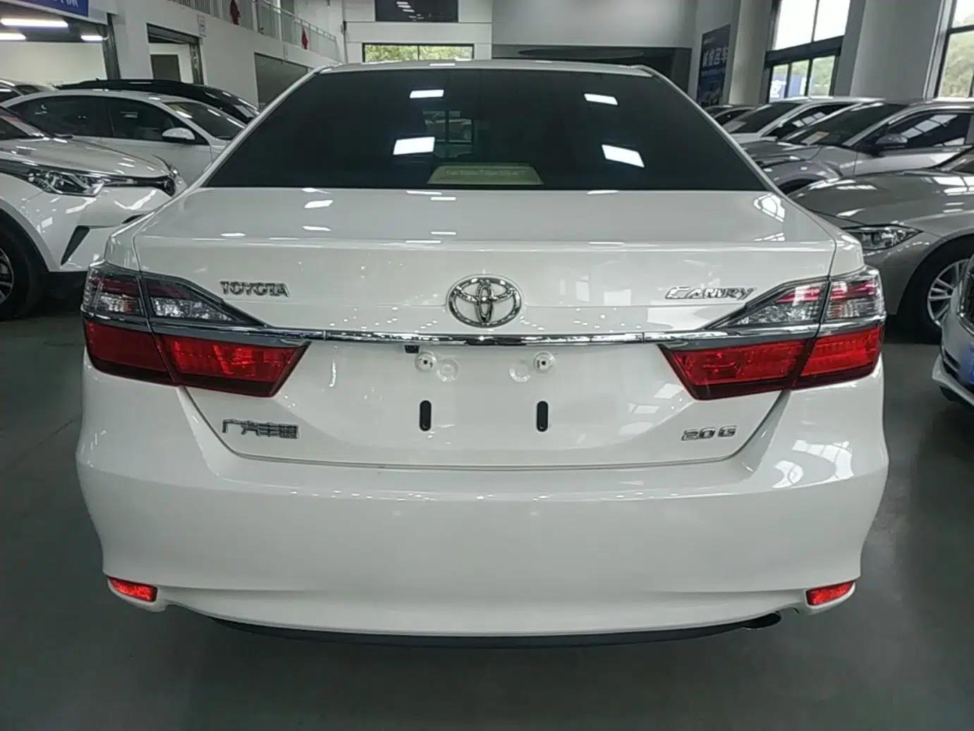 Toyota Camry 2016 2.0G 10th Anniversary Leading Edition — миниатюра 3