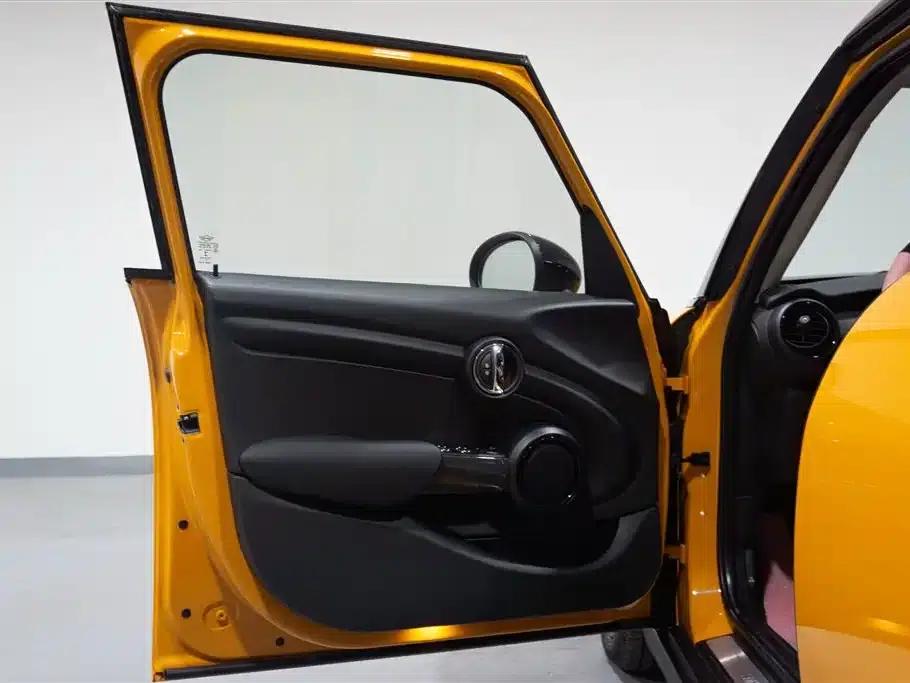 2016 MINI 1.5T COOPER 5-door version — миниатюра 4