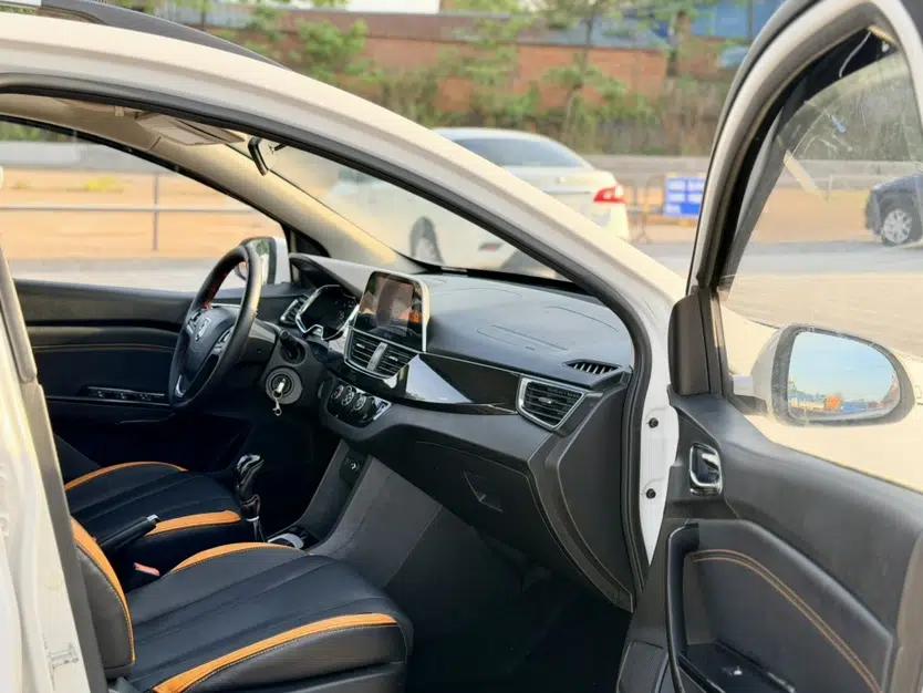 Baojun 310 2016 1.2L Manual Luxury Model — миниатюра 12