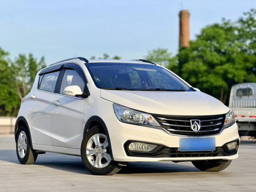 Baojun 310 2016 1.2L Manual Luxury Model — миниатюра 3