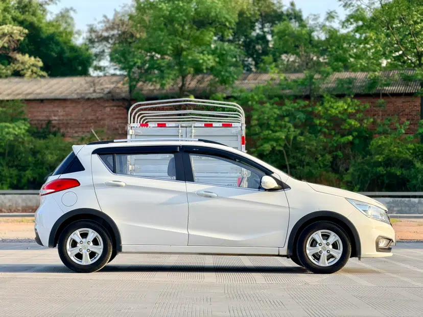 Baojun 310 2016 1.2L Manual Luxury Model — миниатюра 7