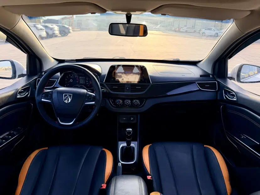 Baojun 310 2016 1.2L Manual Luxury Model — миниатюра 9