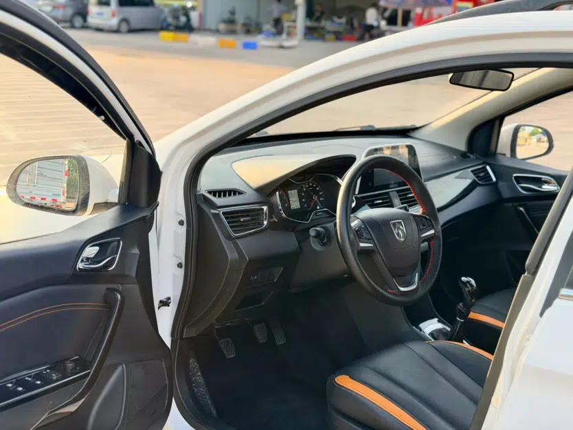 Baojun 310 2016 1.2L Manual Luxury Model — миниатюра 10