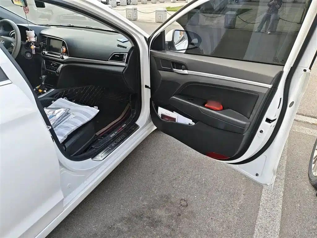Hyundai Elantra 2016 1.6L Automatic Smart Elite Edition — миниатюра 20