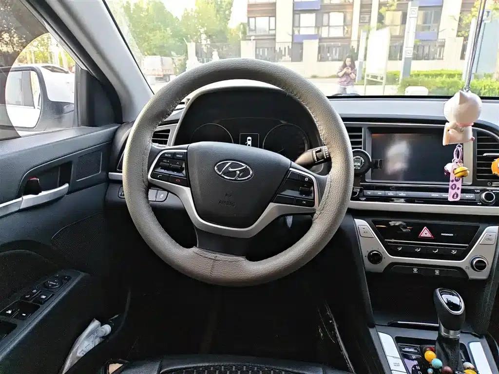 Hyundai Elantra 2016 1.6L Automatic Smart Elite Edition — миниатюра 3
