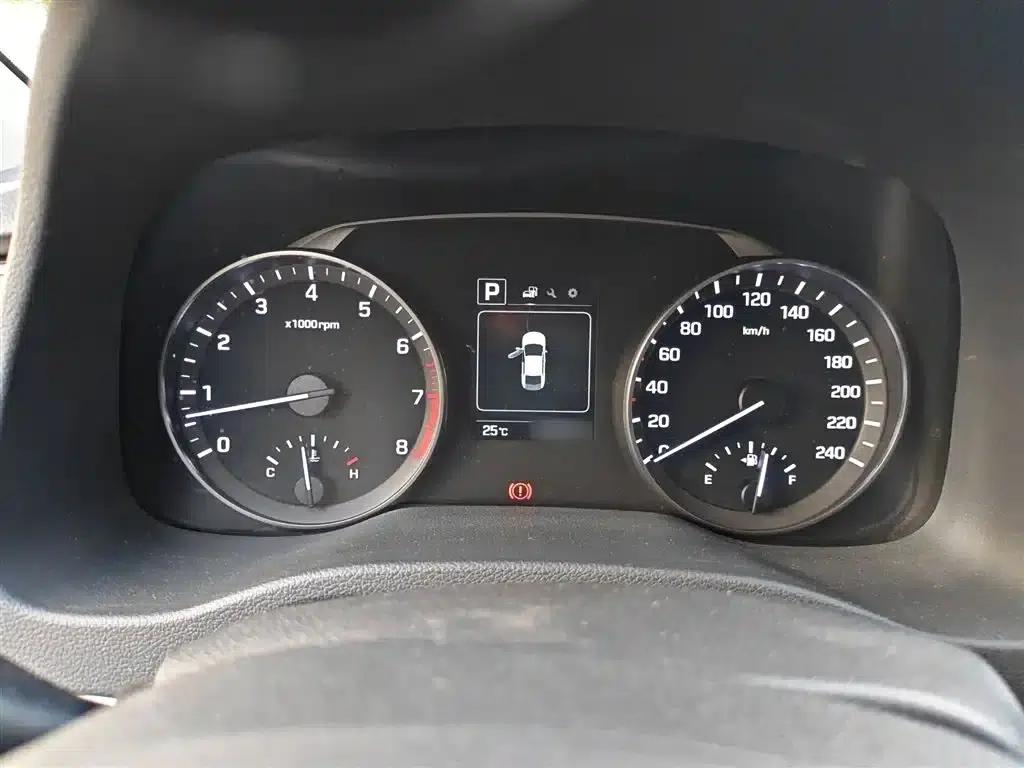 Hyundai Elantra 2016 1.6L Automatic Smart Elite Edition — миниатюра 4