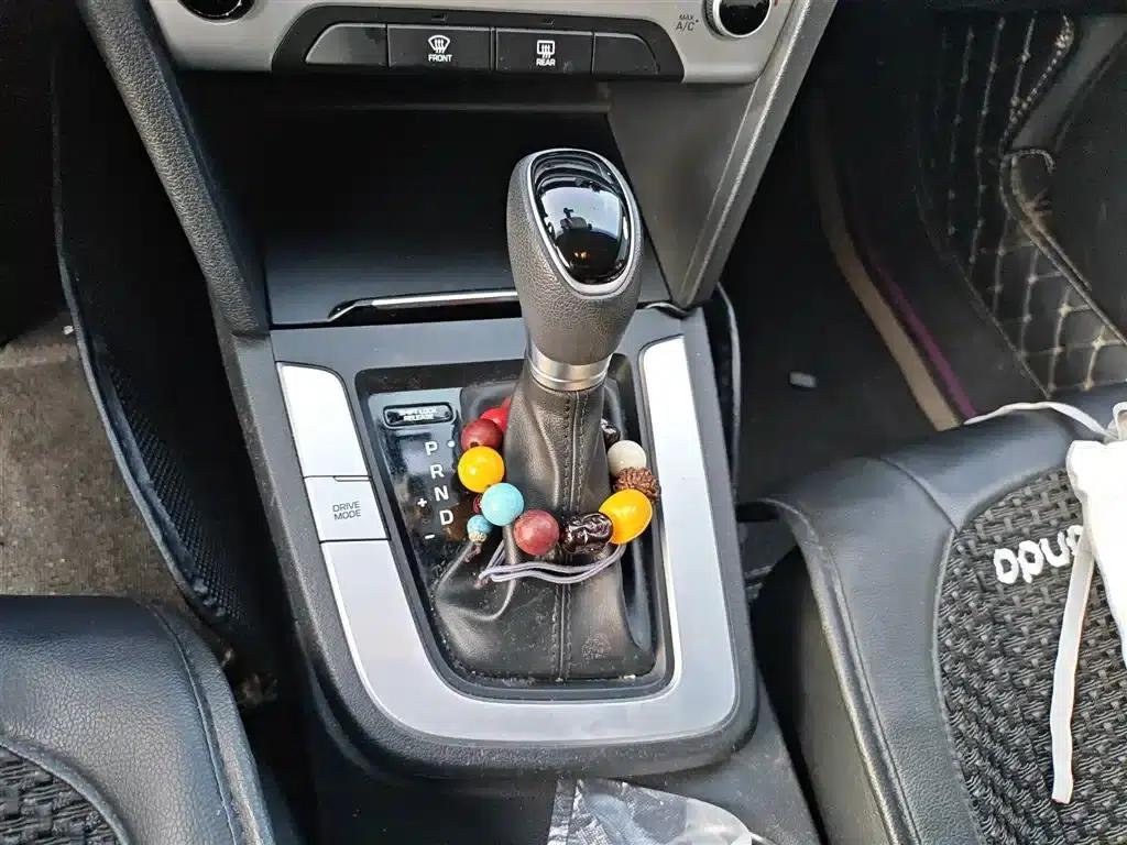 Hyundai Elantra 2016 1.6L Automatic Smart Elite Edition — миниатюра 7