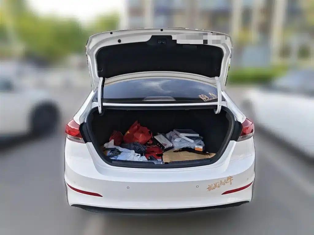 Hyundai Elantra 2016 1.6L Automatic Smart Elite Edition — миниатюра 10