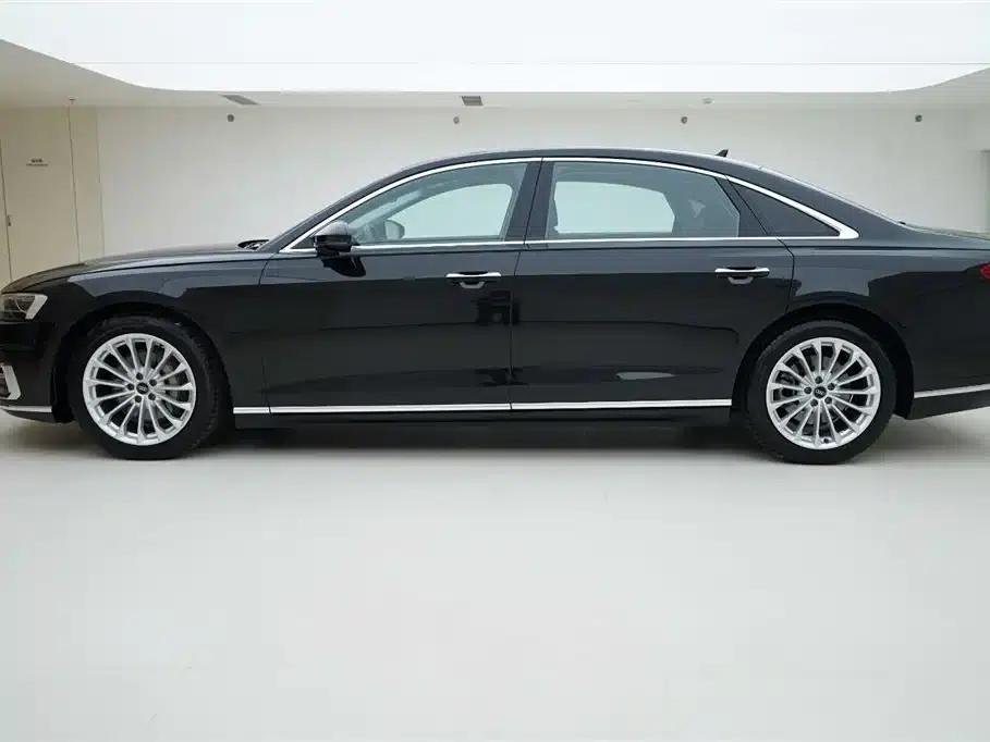 2022 Audi A8 A8L 50 TFSI quattro Comfort Edition — миниатюра 3