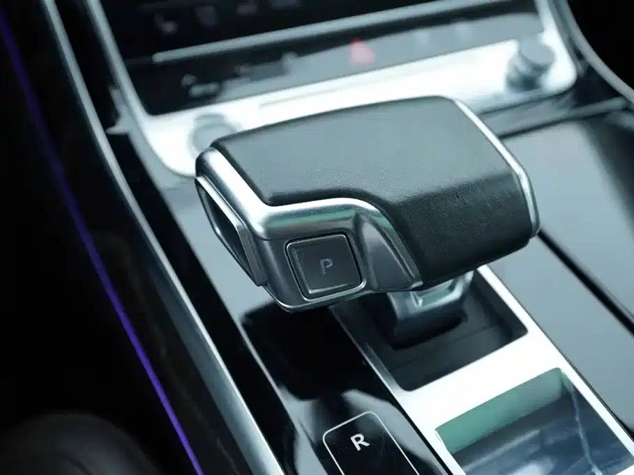 2022 Audi A8 A8L 50 TFSI quattro Comfort Edition — миниатюра 8