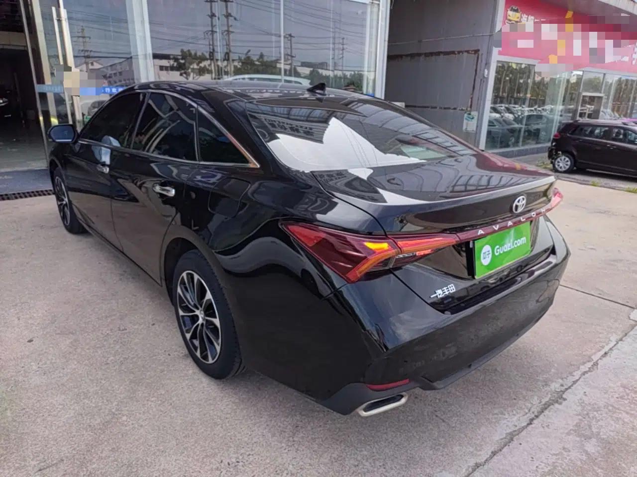 Toyota Avalon 2023 2.0L Luxury Edition — миниатюра 4