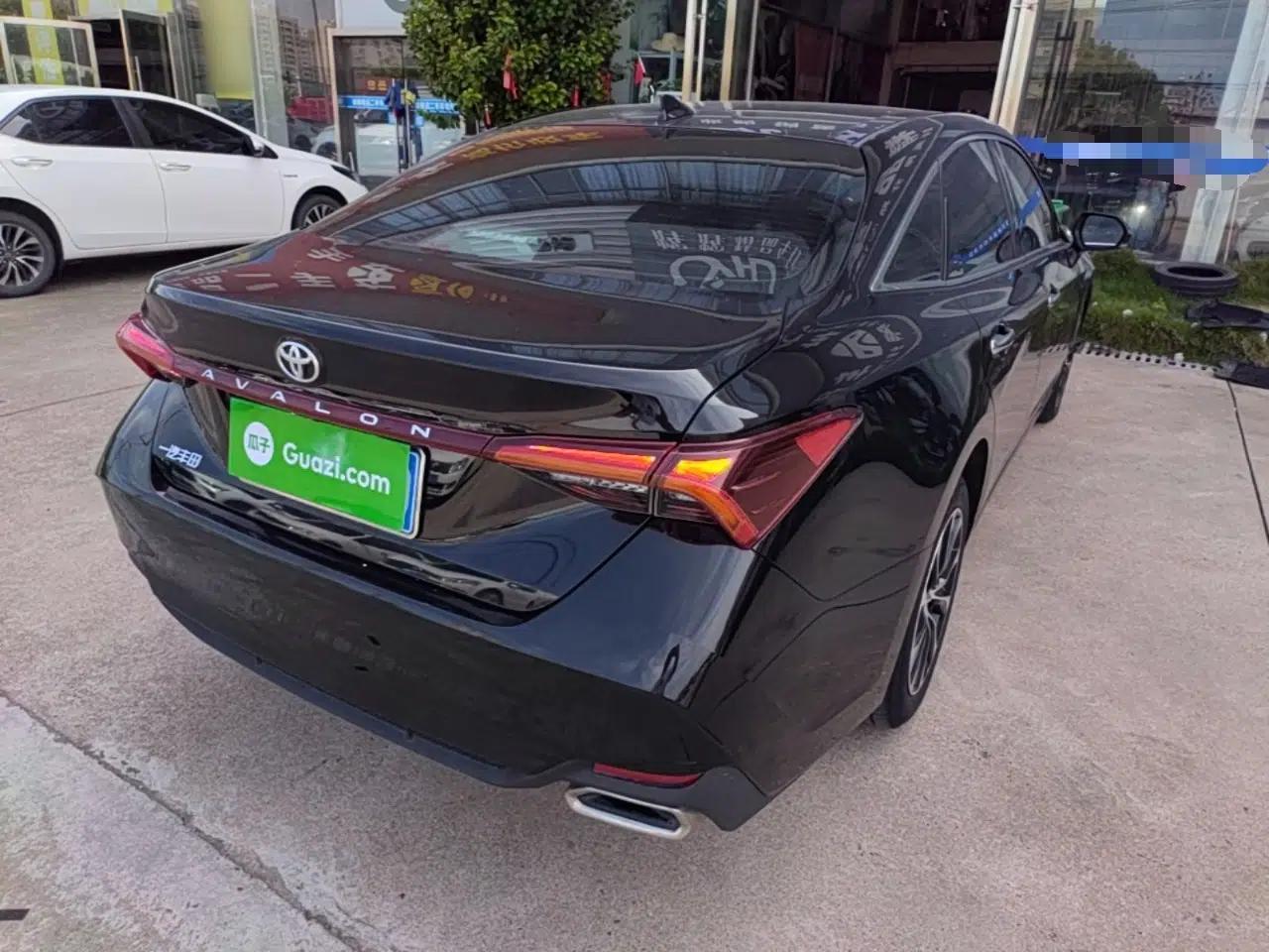 Toyota Avalon 2023 2.0L Luxury Edition — миниатюра 6