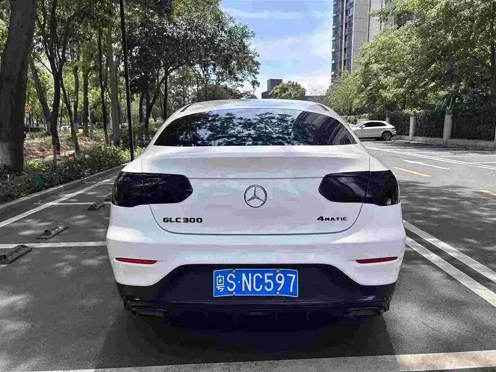 Mercedes-Benz GLC Coupe 2020 GLC 260 4MATIC Coupe SUV — миниатюра 3