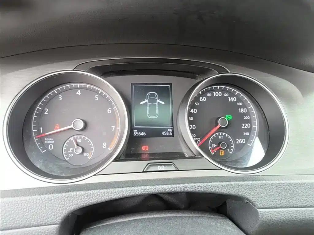 2015 Golf 1.4TSI Automatic Luxury — миниатюра 12