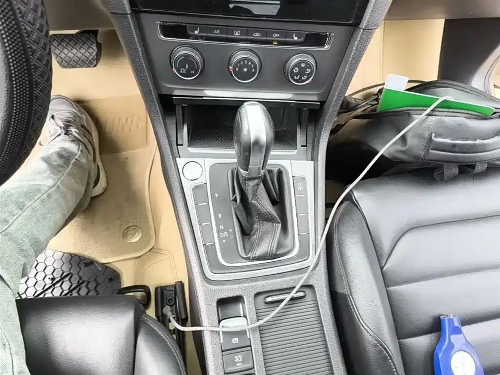 2015 Golf 1.4TSI Automatic Luxury — миниатюра 14