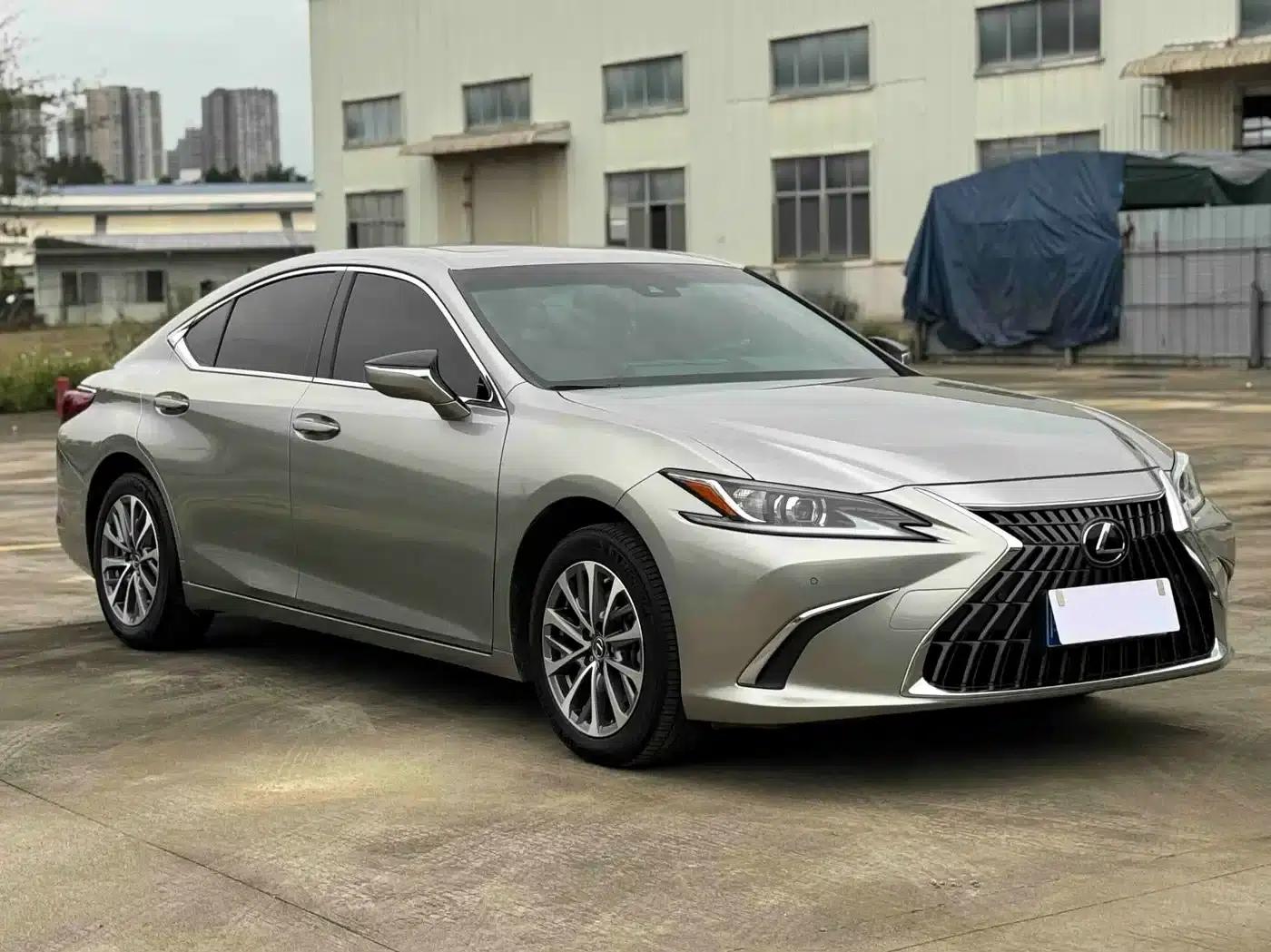 Lexus ES 2023 200 Premium Edition — миниатюра 1