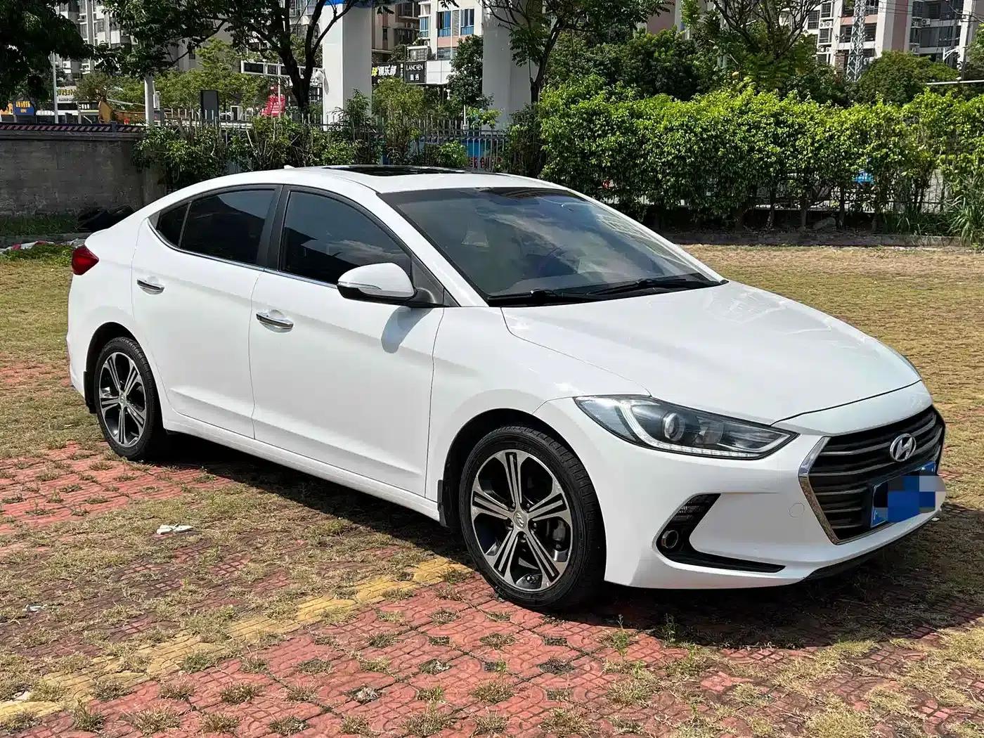 Hyundai Elantra 2018 1.4T Dual-Clutch Dynamic & Vitality Edition — миниатюра 1