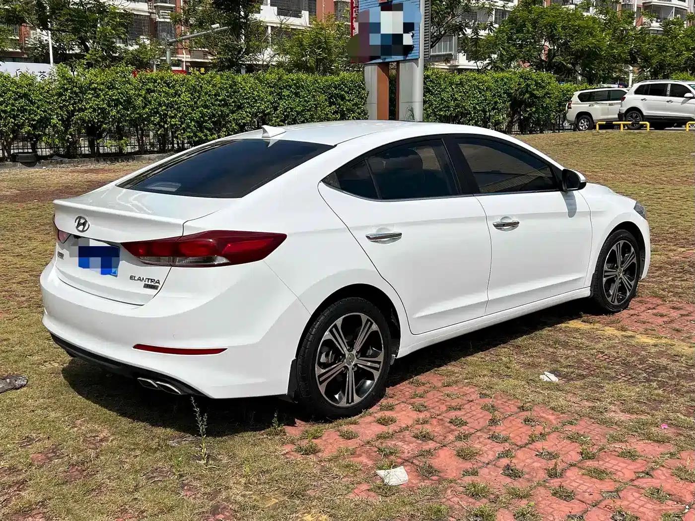 Hyundai Elantra 2018 1.4T Dual-Clutch Dynamic & Vitality Edition — миниатюра 9